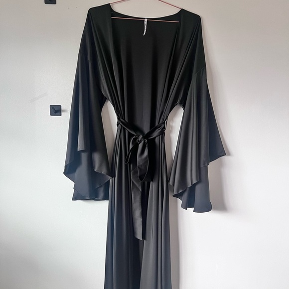 Sophisticated Black Women's Robe - Picture 5 of 8